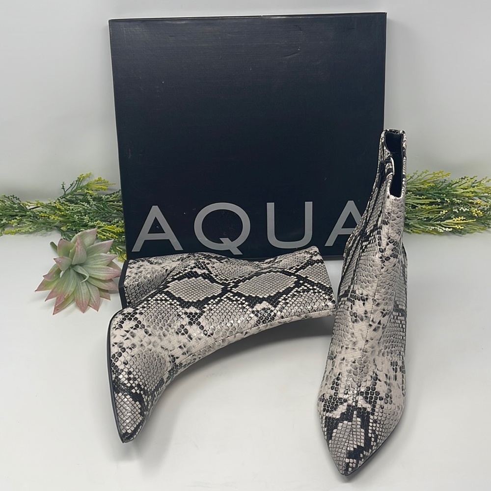 Aqua Women's Marlo Booties Size 9